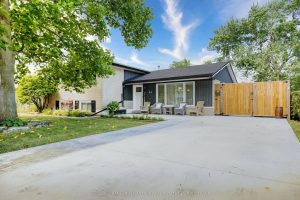 3-bedroom detached home for sale in Grimsby — 20 Karen Crescent