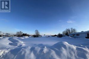 Studio home for sale in Manitouwadge — 20 Partridge Avenue