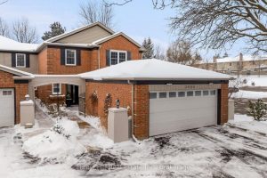 3-bedroom condo townhouse for sale in Burlington — 2006 Brant Street