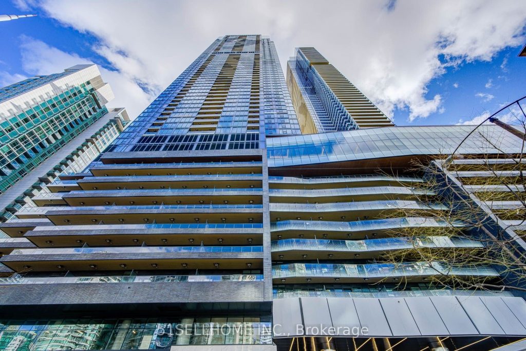 1-bedroom condo apartment for rent in Toronto — 2009 - 3 Concord Cityplace Way (Photo 1)