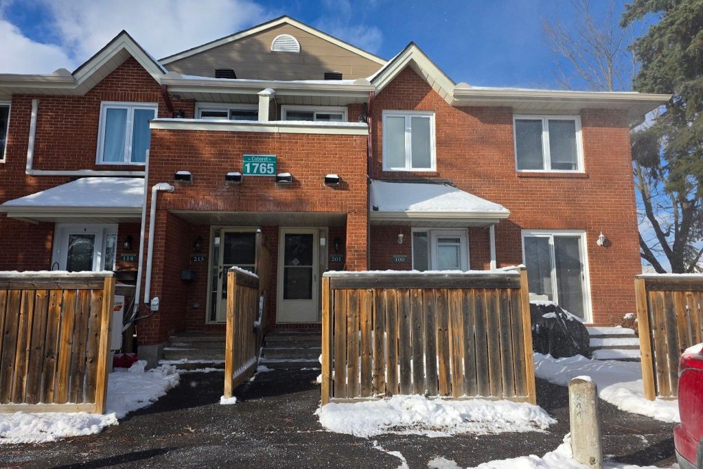 1-bedroom condo townhouse for sale in Ottawa — 201 - 1765 Cabaret Lane (Photo 1)
