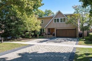4-bedroom detached home for sale in Toronto — 201 Banbury Road