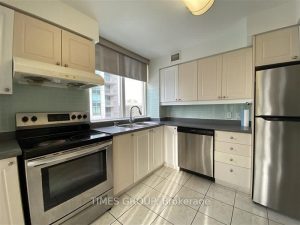3-bedroom condo apartment for rent in Toronto — 2010 - 256 Doris Avenue