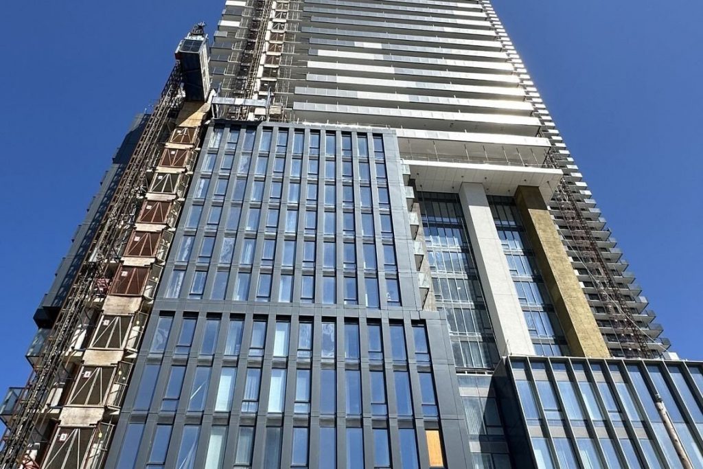 1-bedroom condo apartment for rent in Toronto — 2010 - 55 Cooper Street (Photo 1)