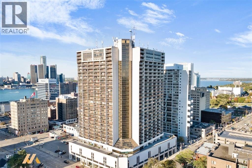1-bedroom home for sale in Windsor — 2014 - 150 Park Street West (Photo 1)