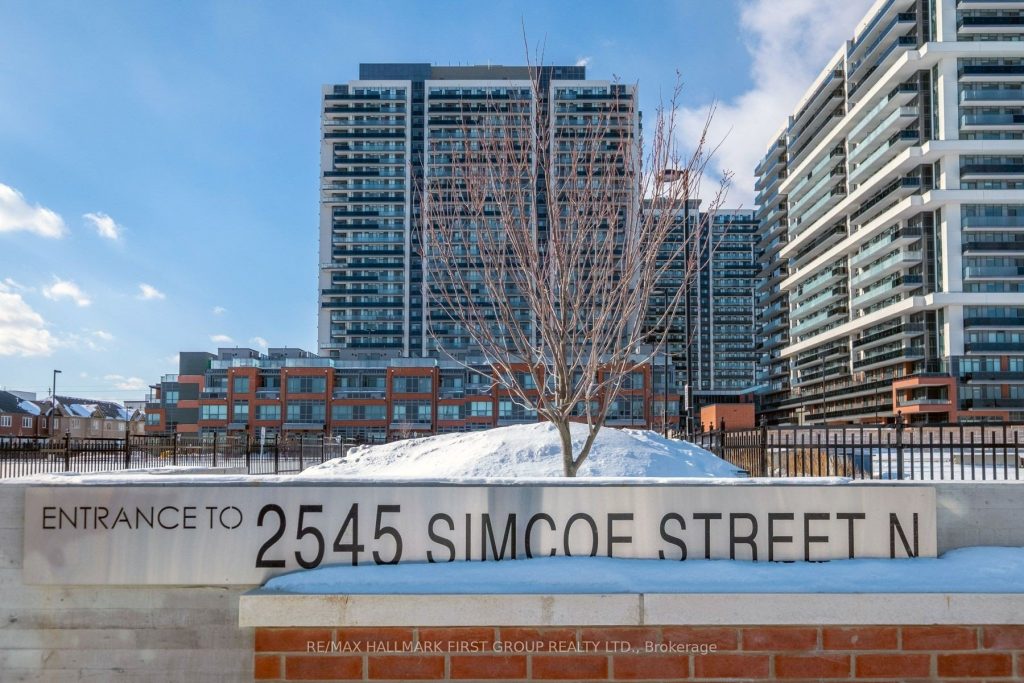 Studio condo apartment for sale in Oshawa — 202 - 2545 Simcoe Street N (Photo 1)