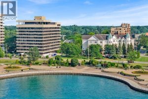 2-bedroom home for sale in Windsor — 202 - 5125 Riverside Drive East
