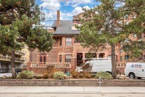 2-bedroom condo apartment for sale in Toronto — 203 - 212 St George Street