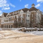 1-bedroom condo apartment for sale in Clarington — 204 - 385 Lakebreeze Drive (Photo 1)