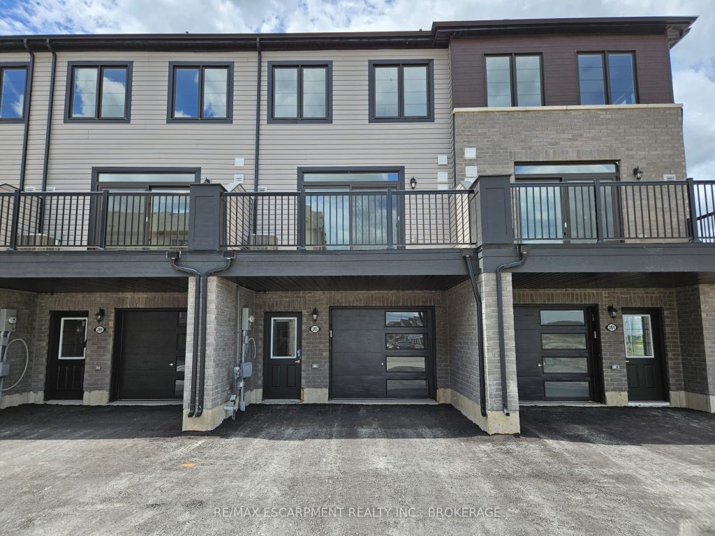 3-bedroom att/row/townhouse for rent in Thorold — 205 Melody Lane (Photo 1)