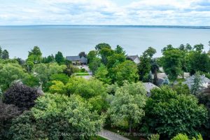 3-bedroom detached home for sale in Burlington — 206 Rossmore Boulevard