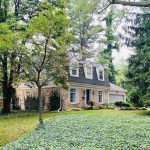 3-bedroom detached home for sale in Burlington — 206 Rossmore Boulevard (Photo 3)