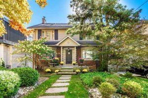 3-bedroom detached home for sale in Toronto — 21 Cortleigh Boulevard