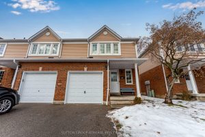 3-bedroom condo townhouse for sale in Whitby — 211 - 10 Bassett Boulevard