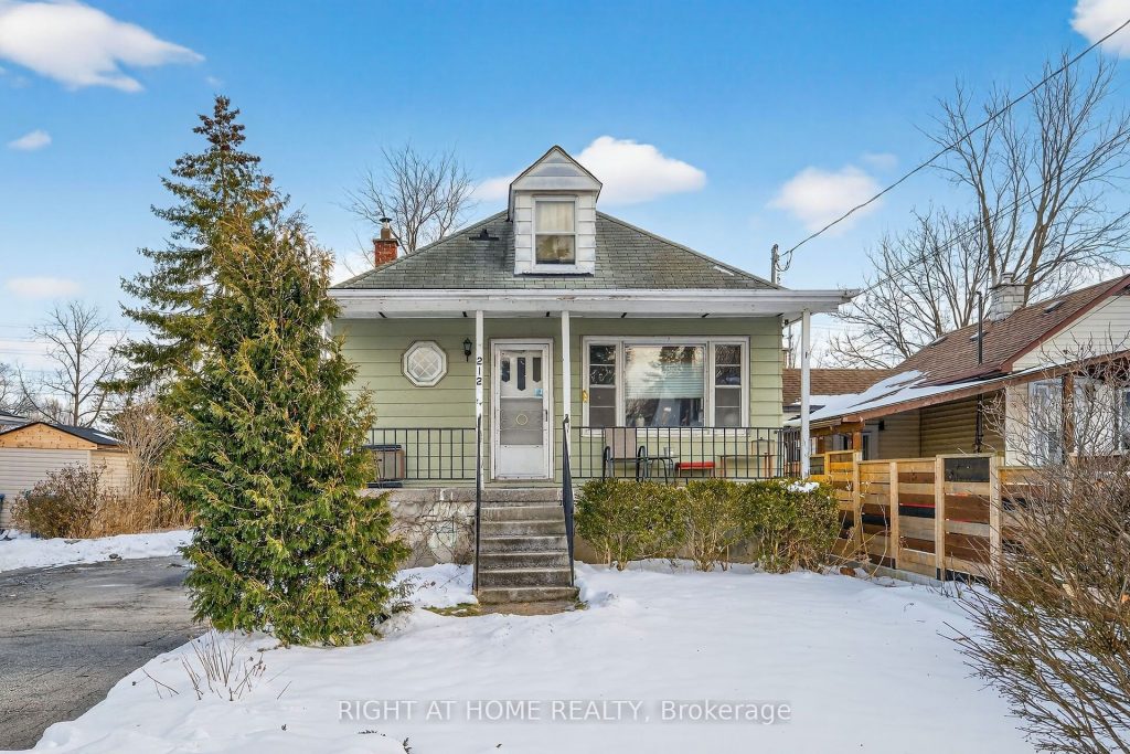 2-bedroom detached home for sale in Mississauga — 212 Troy Street (Photo 1)
