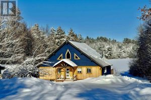 3-bedroom home for sale in Elliot Lake — 213 South Bay Road