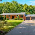 5-bedroom home for sale in Burlington — 2157 8 Sideroad Side Road (Photo 1)