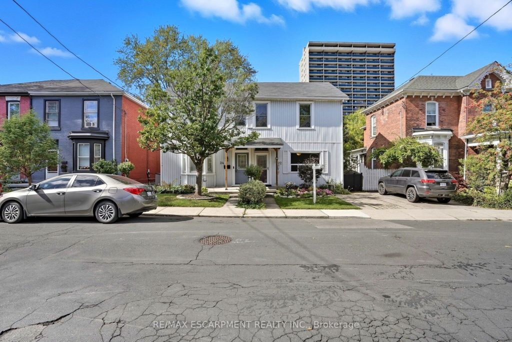 3-bedroom store w apt/office home for sale in Hamilton — 22 Liberty Street (Photo 1)