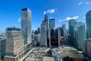 1-bedroom condo apartment for rent in Toronto — 2204 - 11 Wellesley Street W
