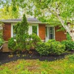 3-bedroom detached home for sale in Hamilton — 224 West 16th Street (Photo 3)