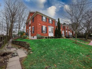 1-bedroom condo townhouse for rent in Burlington — 22A - 2390 Woodward Avenue