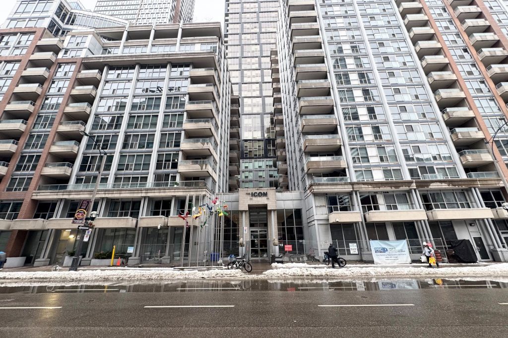 1-bedroom common element condo for rent in Toronto — 230 - 250 Wellington Street W (Photo 1)