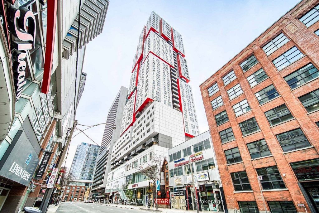 1-bedroom condo apartment for rent in Toronto — 2305 - 318 Richmond Street W (Photo 1)