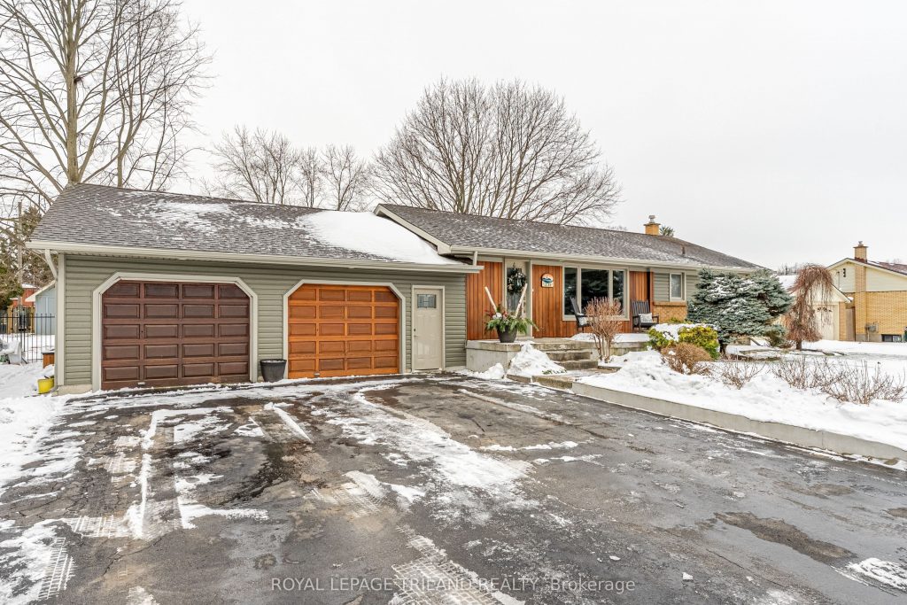 3-bedroom detached home for sale in Thames Centre — 231 Thames Crescent (Photo 1)