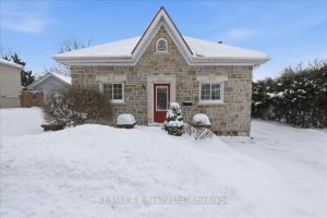 2-bedroom detached home for sale in Stratford — 231 West Gore Street