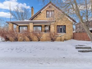 4-bedroom detached home for sale in Windsor — 2311 University Avenue W