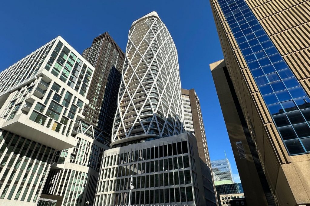 1-bedroom condo apartment for rent in Toronto — 2313 - 230 Simcoe Street (Photo 1)
