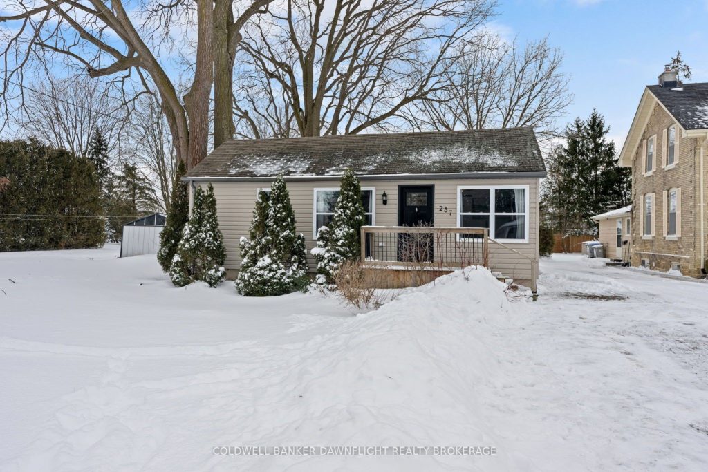 2-bedroom detached home for sale in South Huron — 237 Huron Street W (Photo 1)