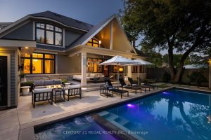 5-bedroom detached home for sale in Oakville — 2442 Meadowood Crescent