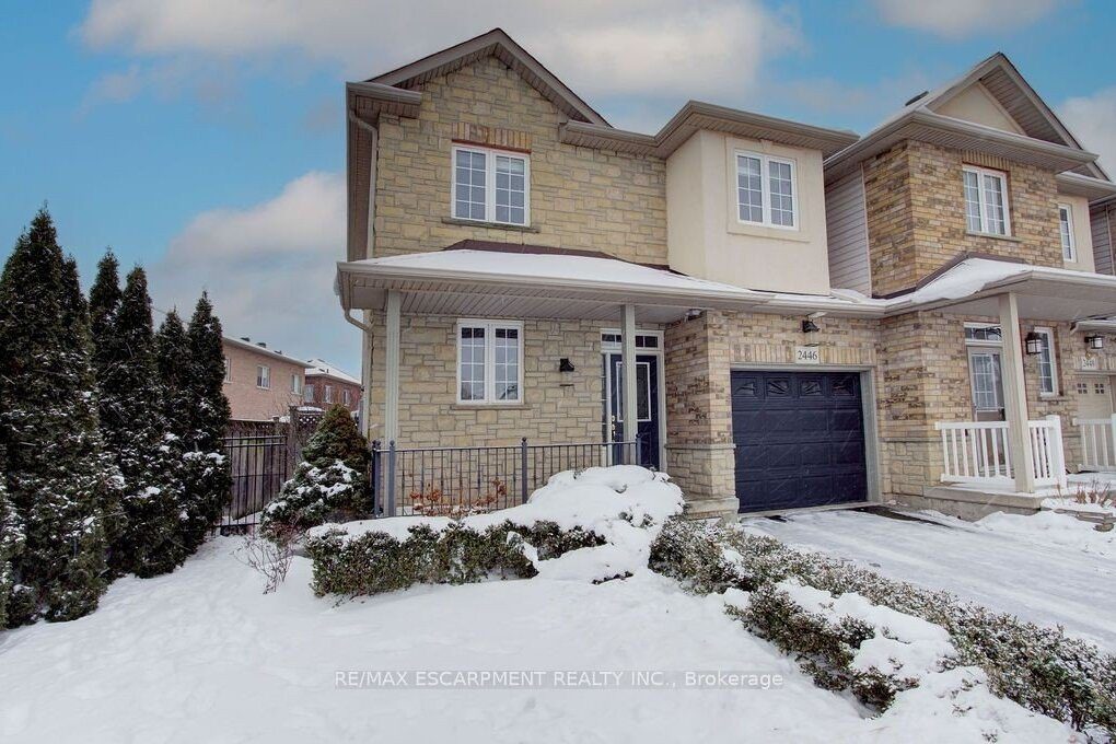 3-bedroom link home for sale in Burlington — 2446 Sutton Drive (Photo 1)