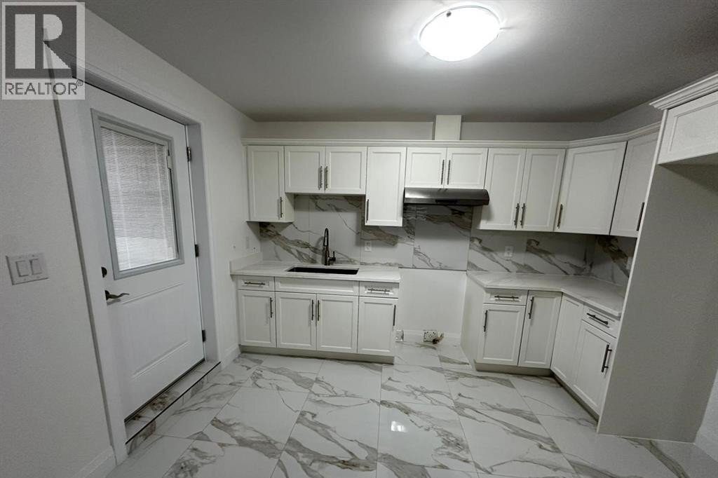 3-bedroom home for rent in Windsor — 2470 Roxborough Boulevard (Photo 1)