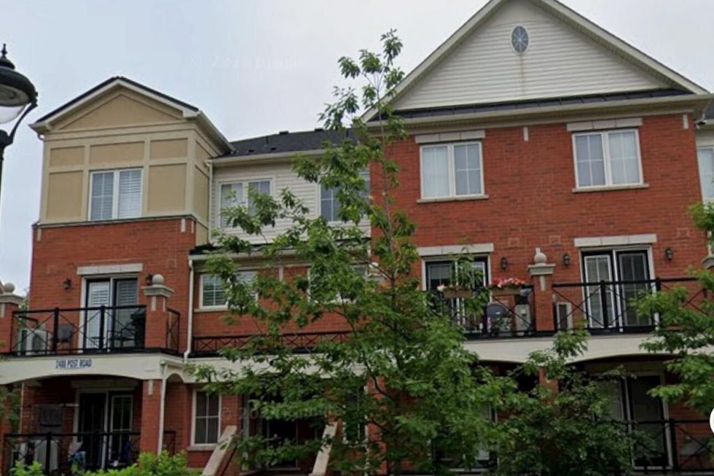 2-bedroom condo townhouse for rent in Oakville — 2488 Post Road (Photo 1)