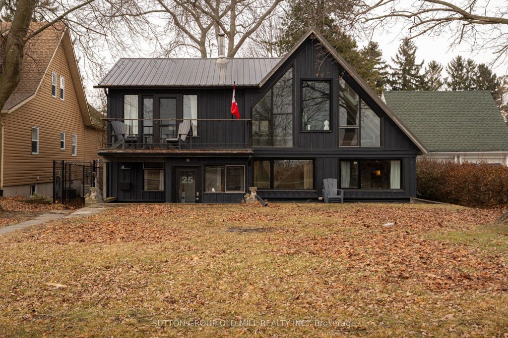 3-bedroom detached home for sale in Port Colborne — 25 Lakeshore Road W (Photo 1)