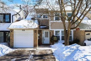 3-bedroom att/row/townhouse for sale in Aurora — 25 Sandusky Crescent