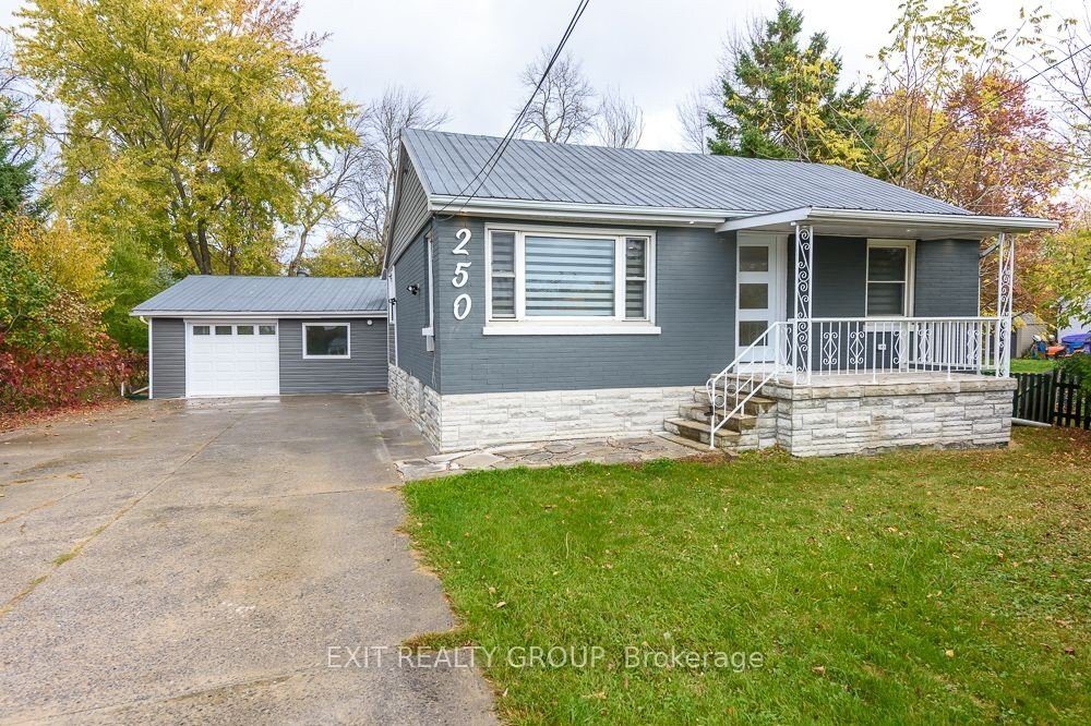 2-bedroom detached home for rent in Belleville — 250 Ashley Street (Photo 1)