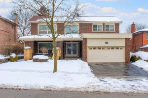 4-bedroom detached home for sale in Mississauga — 2529 Claymore Crescent