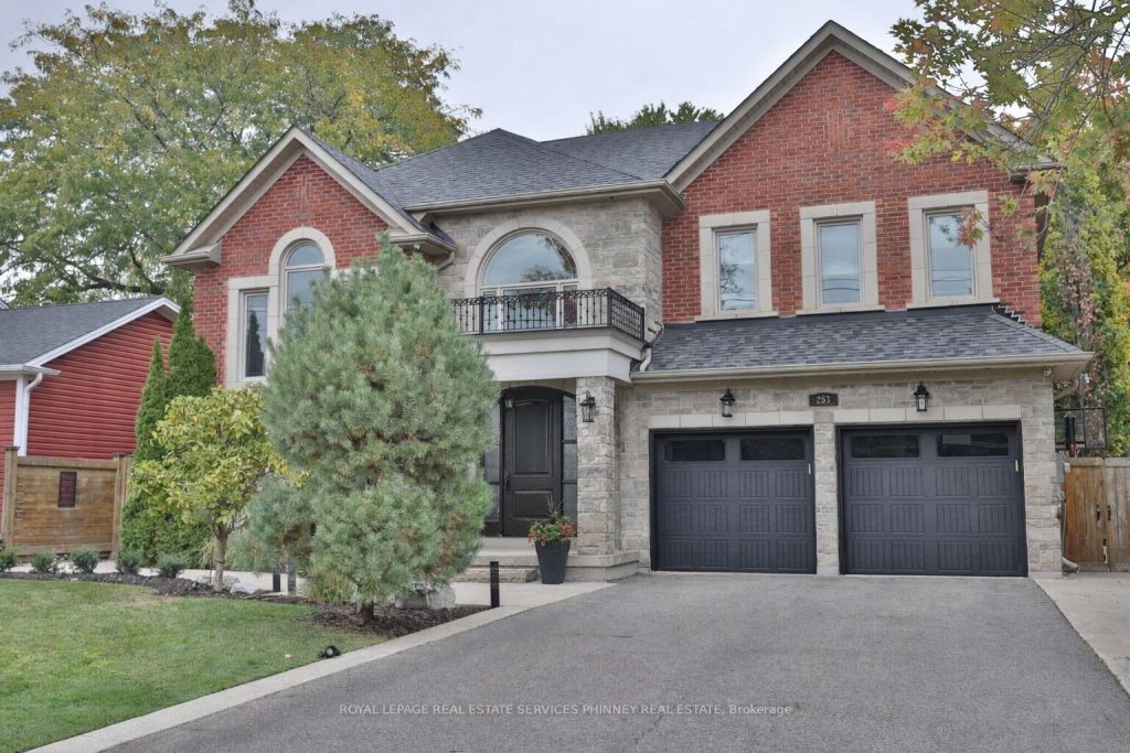 4-bedroom detached home for sale in Oakville — 253 Jones Street (Photo 1)