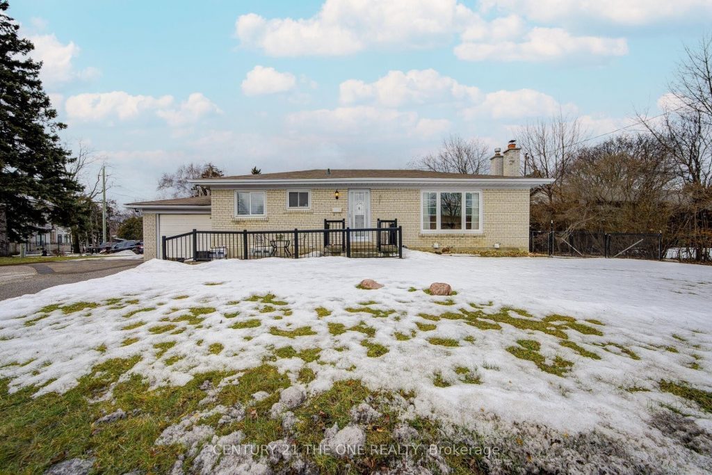 3-bedroom detached home for sale in Markham — 256 Church Street (Photo 1)