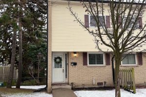 2-bedroom condo townhouse for sale in Kitchener — 26 - 211 Veronica Drive