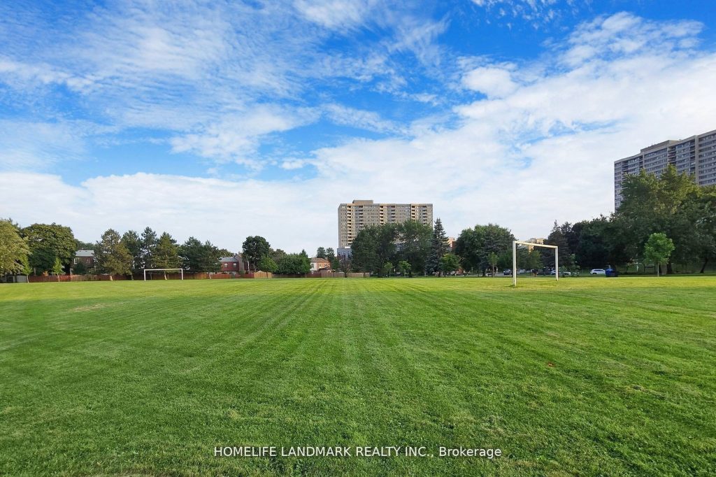 2-bedroom att/row/townhouse for rent in Toronto — 26 L'amoreaux Drive (Photo 1)