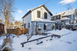 2-bedroom detached home for sale in Peterborough — 262 Munroe Avenue
