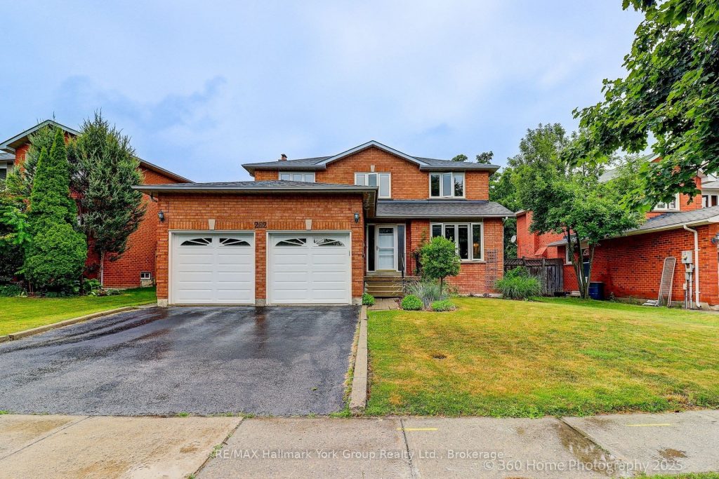 4-bedroom detached home for sale in Newmarket — 262 Savage Road (Photo 1)