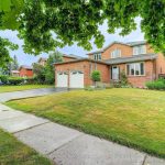 4-bedroom detached home for sale in Newmarket — 262 Savage Road (Photo 4)