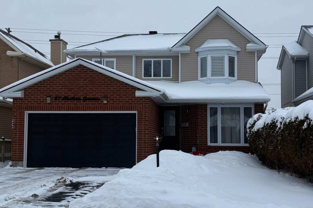 3-bedroom detached home for sale in Ottawa — 27 Chatham Gardens (Photo 1)