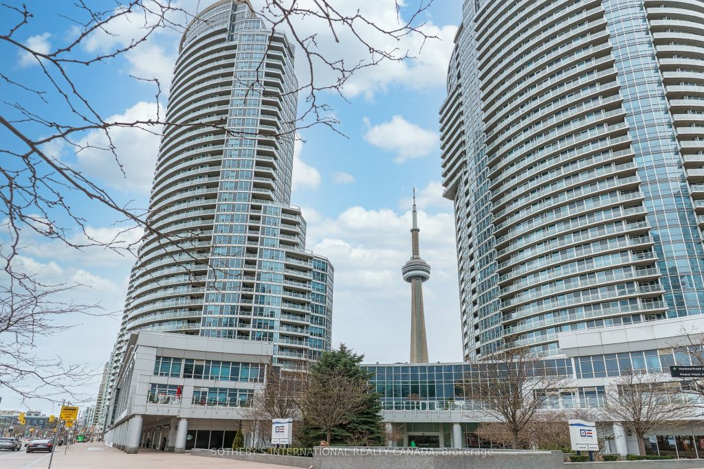 1-bedroom condo apartment for rent in Toronto — 2712 - 208 Queens Quay W (Photo 1)