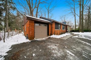 2-bedroom detached home for sale in Oakville — 276 Lakeshore Road W